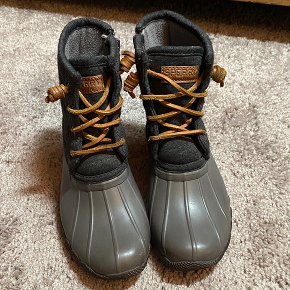Sperry Other - Sperry Kids Charcoal and Grey quilted Waterproof Duck Boots size 1